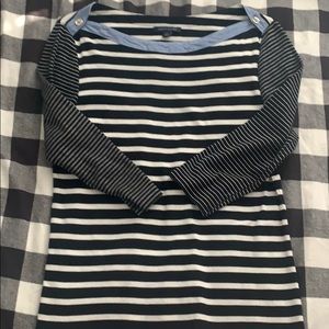 Quarter sleeve shirt